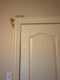 Peeking Jesus Door Frame Decor "I Saw That" – Funny Religious Home Accent